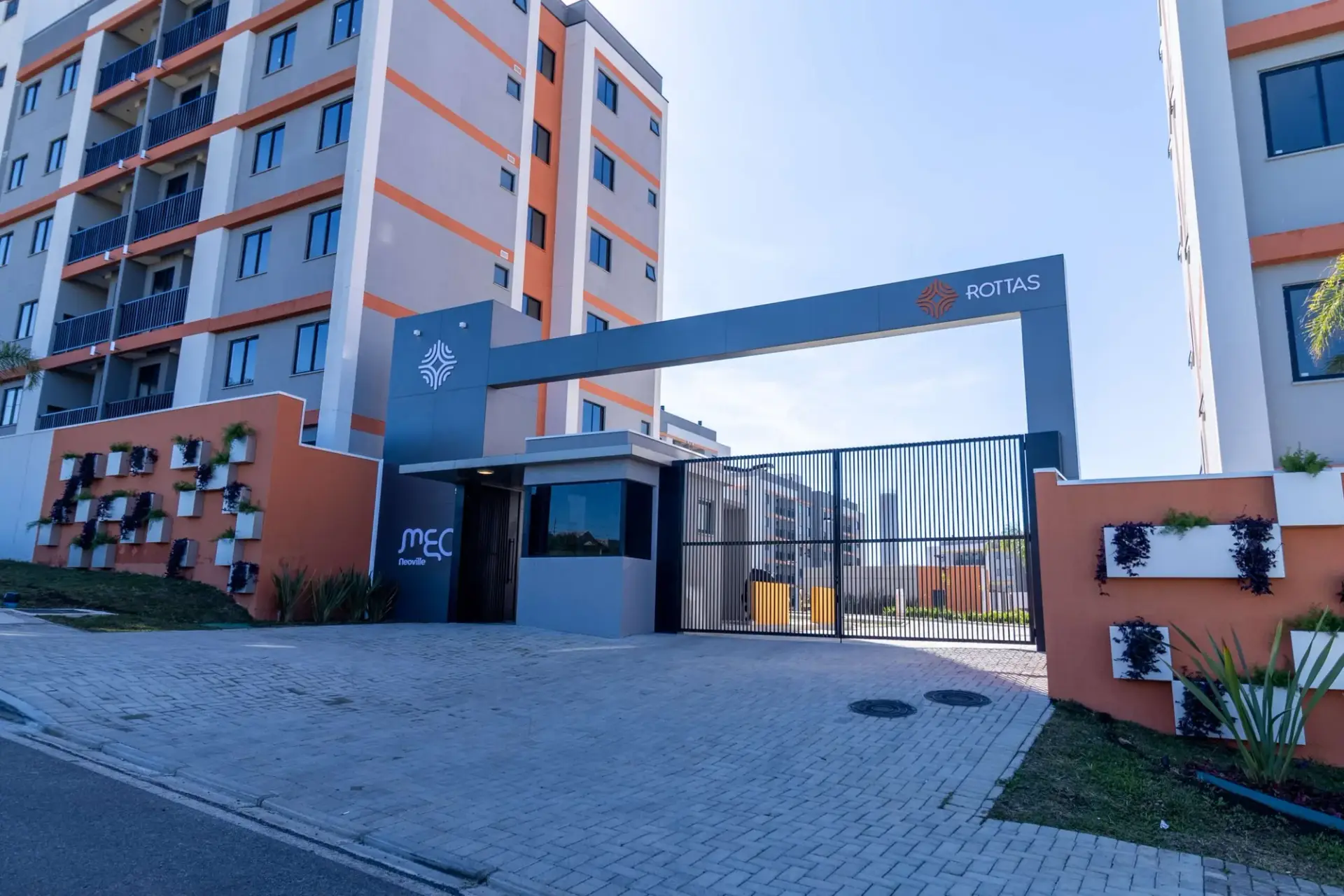 Portal de acesso do MEO Neoville entregue, em Curitiba