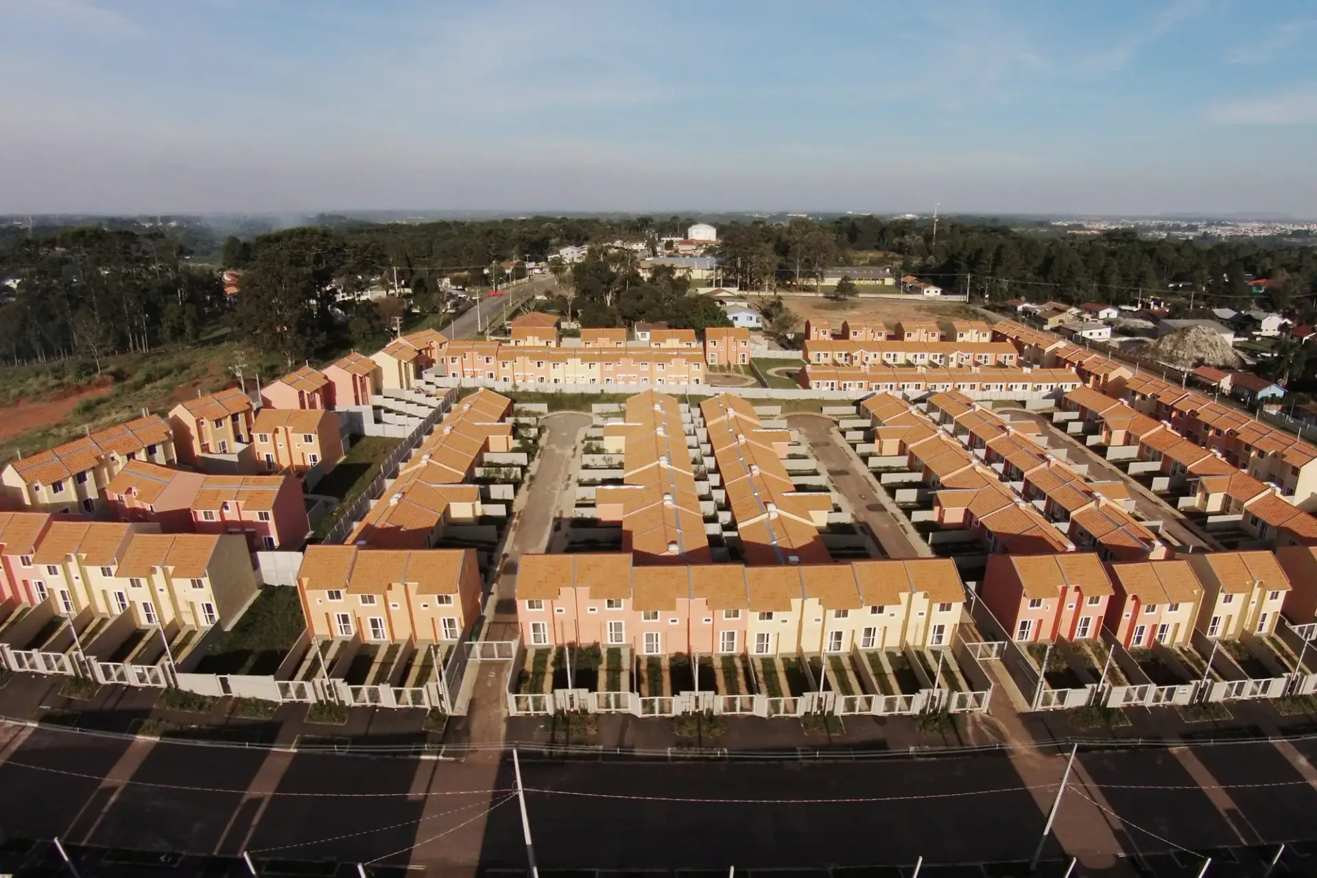 Foto do Residencial Hortências entregue em 2014, publicada pela Rottas